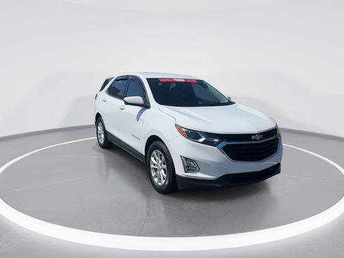 Used 2020 Chevrolet Equinox LT w/ Driver Convenience Package image 2