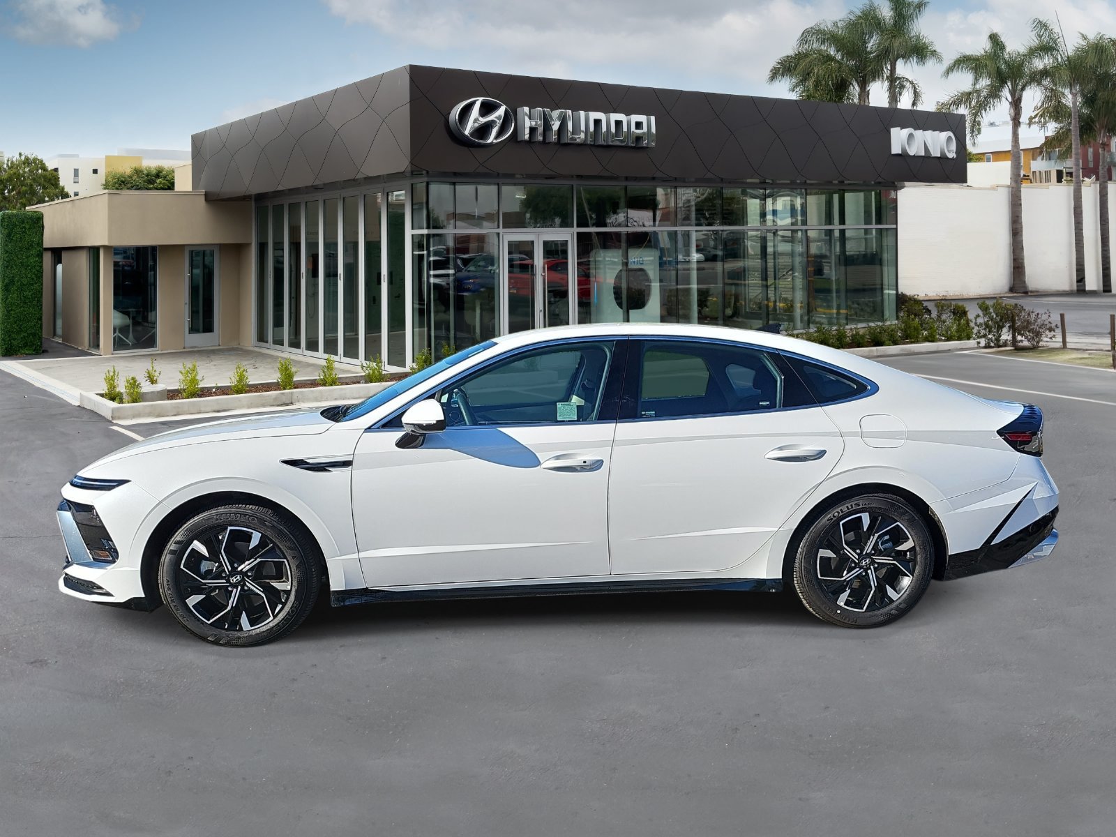 Used 2025 Hyundai Sonata SEL FWD image 6