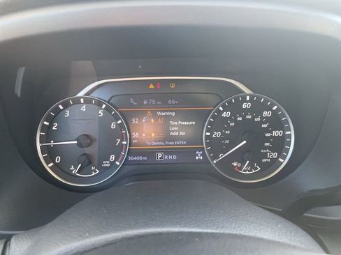 Used 2022 Nissan Titan SV image 25