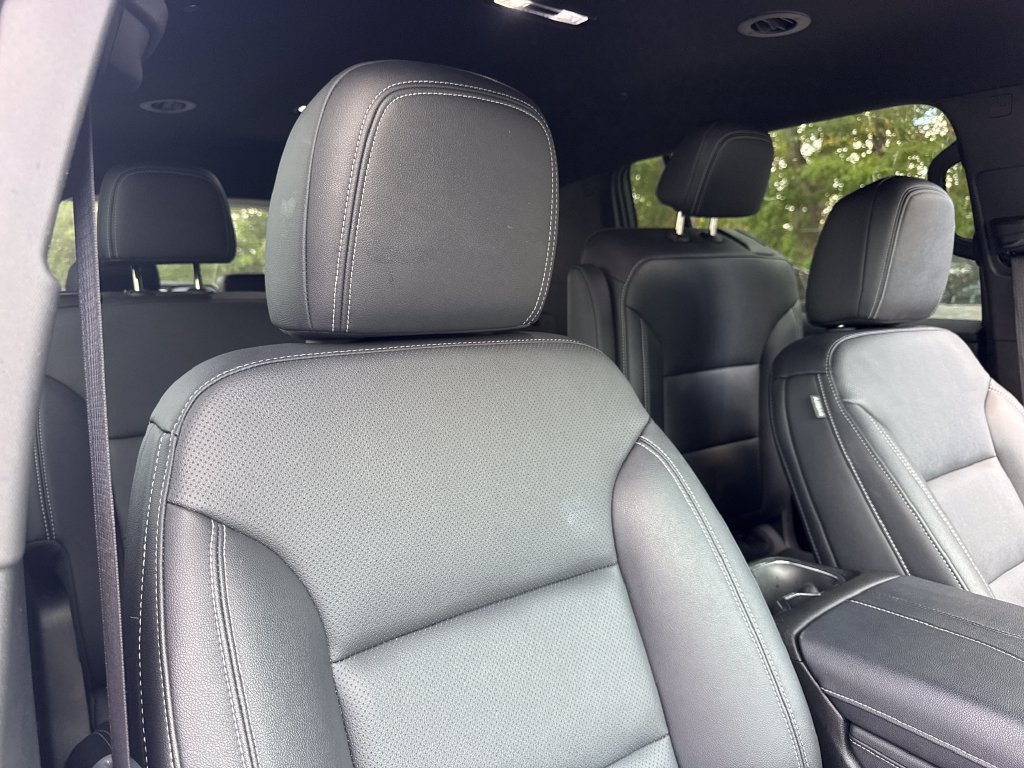 Used 2025 Chevrolet Traverse LT FWD image 26