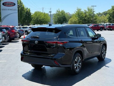 Used 2026 Toyota Highlander XLE AWD/4WD image 8