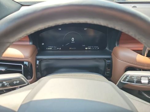 Used 2023 Lincoln Nautilus Reserve AWD/4WD image 17