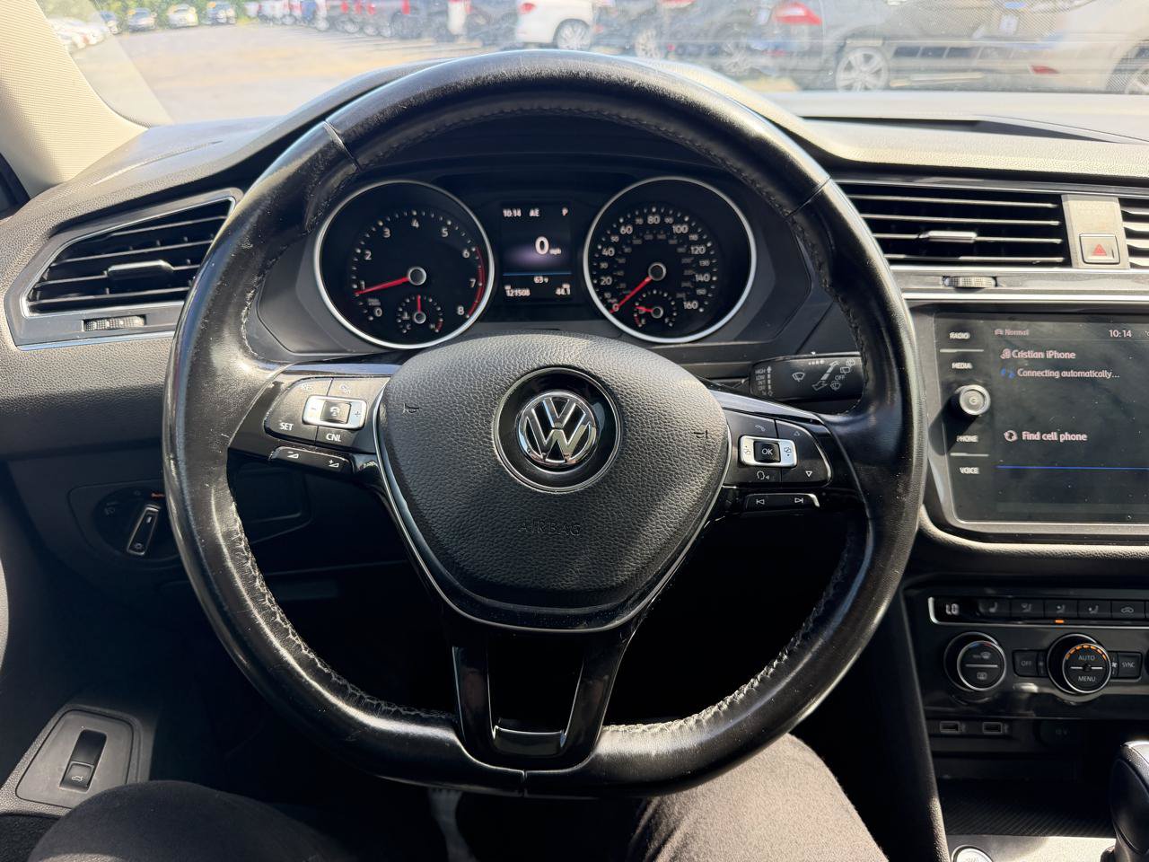 Used 2018 Volkswagen Tiguan SEL AWD/4WD image 18
