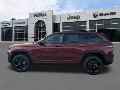 New 2025 Jeep Grand Cherokee Altitude image 7