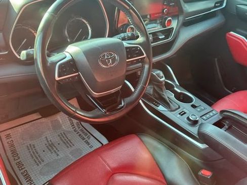Used 2022 Toyota Highlander XSE image 8