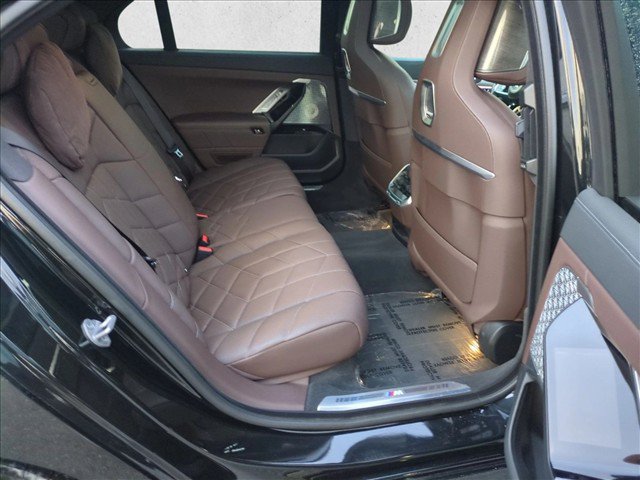 Certified 2023 BMW i7 xDrive60 AWD/4WD image 22