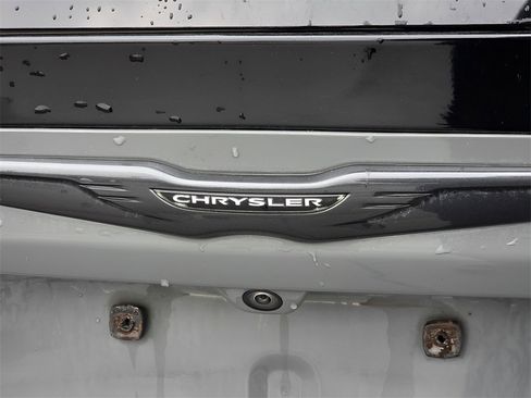 Used 2020 Chrysler Pacifica Touring w/ S Appearance Package image 13