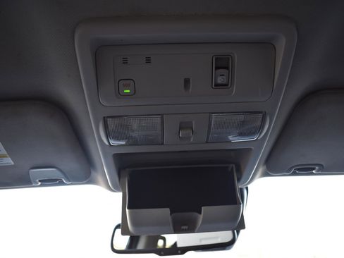 Used 2021 Nissan Titan SV w/ SV Convenience Package image 46