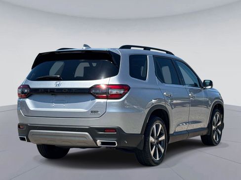Used 2024 Honda Pilot Touring image 3