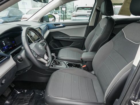 Used 2024 Volkswagen Taos SE FWD image 18
