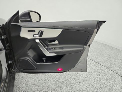 Used 2023 Mercedes-Benz CLA 250 image 27