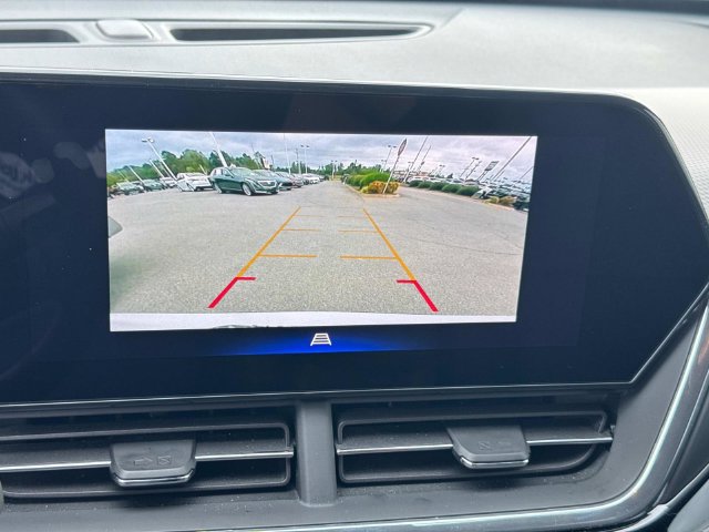 Used 2025 Chevrolet Trax RS w/ Sunroof Package FWD image 37