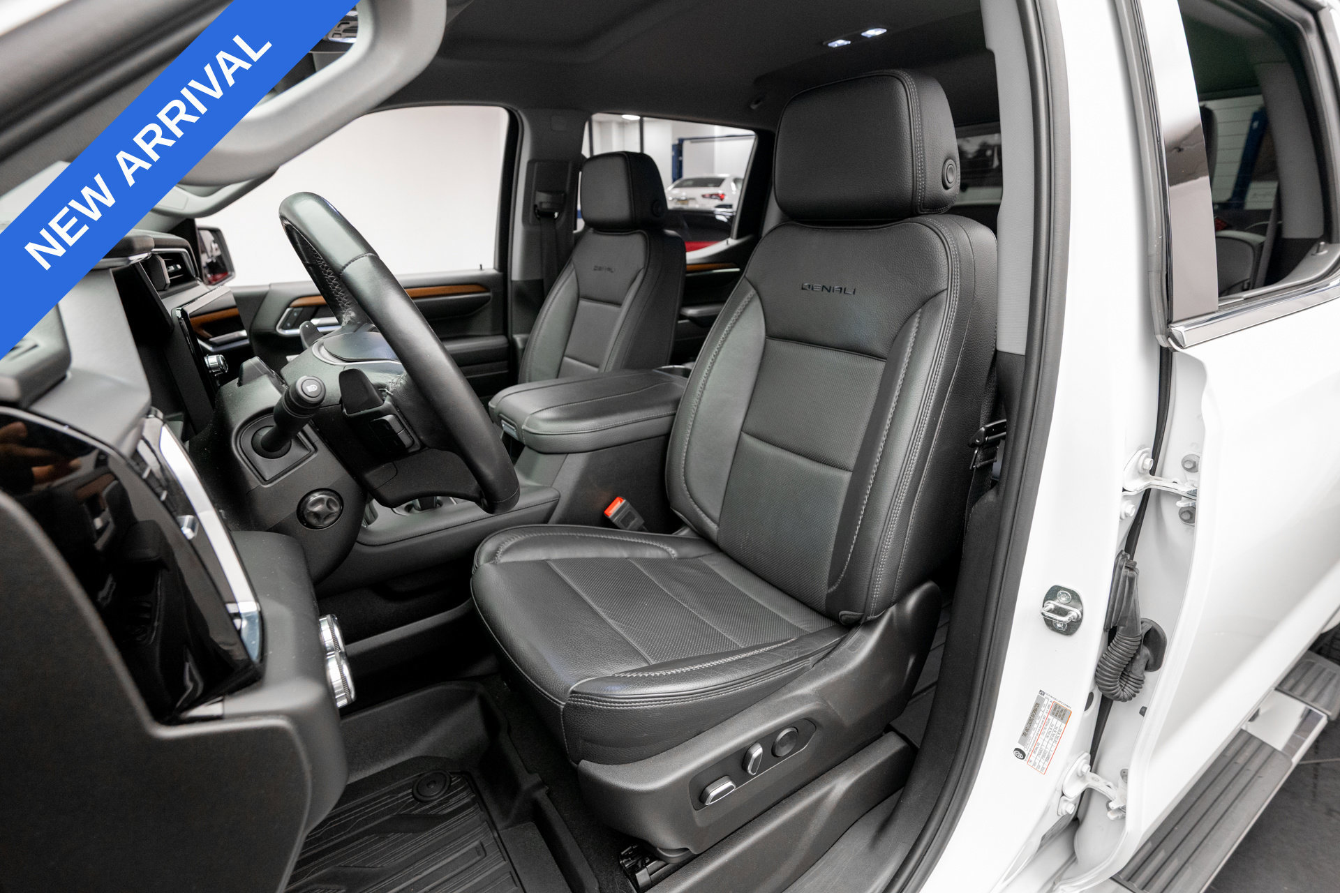 Used 2023 GMC Sierra 1500 Denali w/ Technology Package AWD/4WD image 11