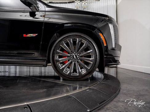 Used 2025 Cadillac Escalade ESV V AWD/4WD image 16