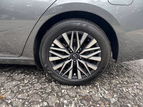 Used 2025 Nissan Altima 2.5 SV FWD image 25