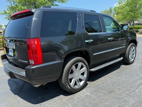 Used 2010 Cadillac Escalade Luxury AWD/4WD image 4