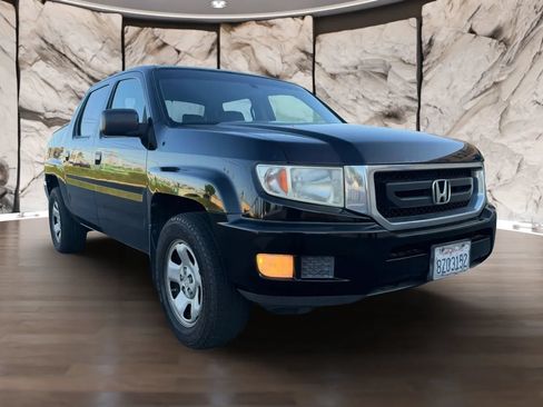Used 2010 Honda Ridgeline RT image 2