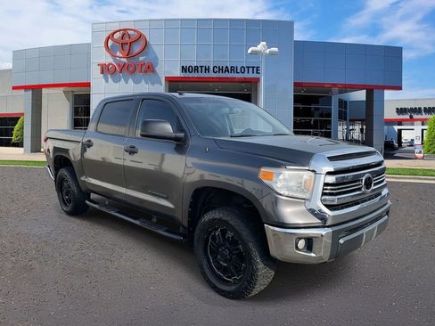 Used 2016 Toyota Tundra SR5 w/ SR5 Upgrade Package image 2