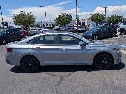 New 2025 Volkswagen Jetta SE image 4