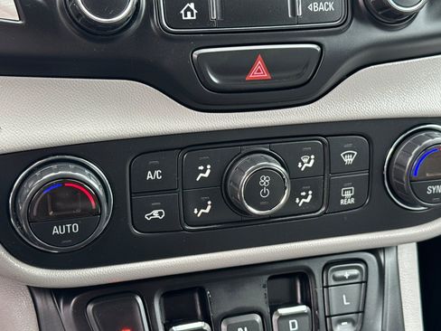 Used 2019 GMC Terrain SLT w/ Preferred Package AWD/4WD image 17