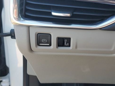 Certified 2022 Cadillac XT4 Luxury w/ Cold Weather Package AWD/4WD image 14
