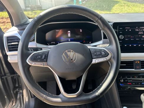 Used 2025 Volkswagen Taos SE AWD/4WD image 42