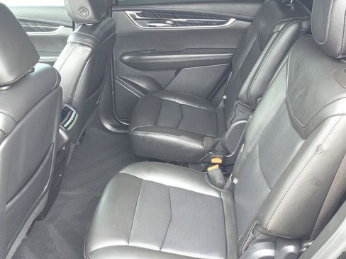 Used 2022 Cadillac XT6 Premium Luxury w/ Technology Package FWD image 19