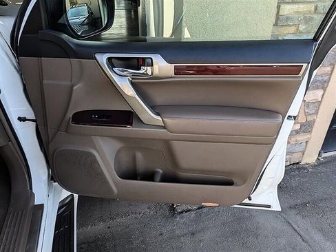 Used 2016 Lexus GX 460 w/ Premium Package AWD/4WD image 32
