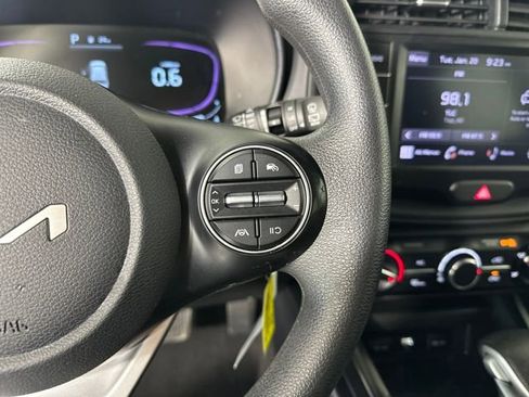 Used 2023 Kia Soul LX w/ LX Technology Package image 16