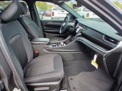 Certified 2025 Jeep Grand Cherokee L Laredo w/ Luxury Tech Group I AWD/4WD image 17