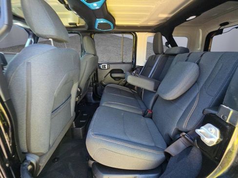 Used 2024 Jeep Wrangler Unlimited AWD/4WD image 5