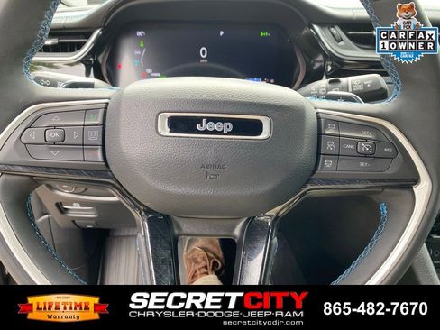 Used 2022 Jeep Grand Cherokee Trailhawk w/ Luxury Tech Group III AWD/4WD image 17