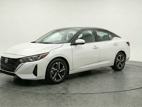 Used 2025 Nissan Sentra SV image 2