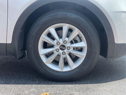 Used 2020 Kia Sorento LX FWD image 26