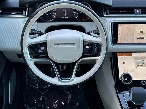 Used 2021 Land Rover Range Rover Velar R-Dynamic S image 17