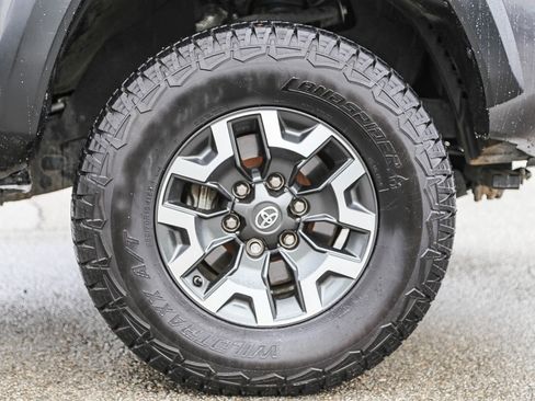 Used 2020 Toyota Tacoma TRD Off-Road w/ Technology Package image 10