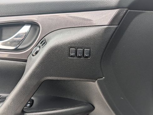 Used 2019 Nissan Rogue SV w/ Sun & Sound Touring Package image 12