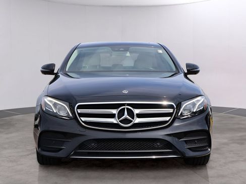 Used 2019 Mercedes-Benz E 300 4MATIC image 2