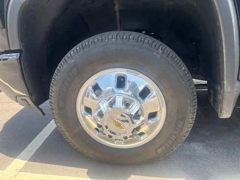 Used 2025 Chevrolet Silverado 3500 High Country w/ High Country Premium Package AWD/4WD image 9