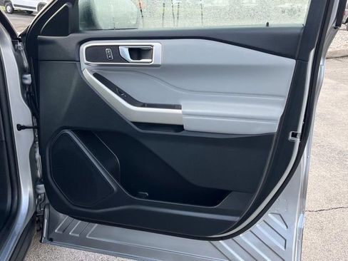 Used 2023 Ford Explorer XLT w/ Equipment Group 202A image 11