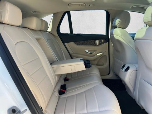 Used 2021 Mercedes-Benz GLC 300 4MATIC image 25