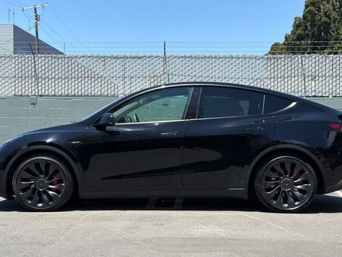 Used 2023 Tesla Model Y Performance AWD/4WD image 2