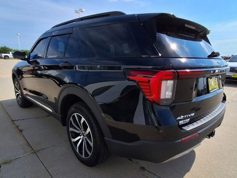 Used 2025 Ford Explorer Active w/ Active Comfort Package AWD/4WD image 6