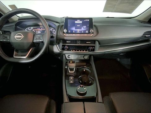 Used 2025 Nissan Rogue SV w/ SV Premium Package image 15