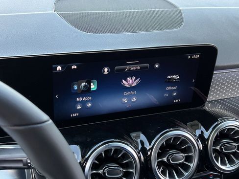 New 2026 Mercedes-Benz GLB 250 4MATIC image 18