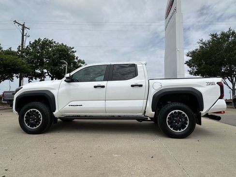 Used 2024 Toyota Tacoma TRD Off-Road AWD/4WD image 2