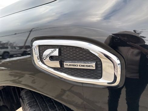 Used 2017 Nissan Titan SV image 21