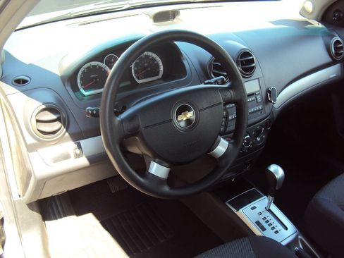 Used 2009 Chevrolet Aveo LT w/ Power and Convenience Package FWD image 7
