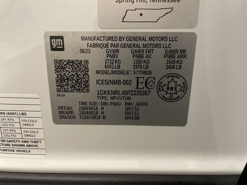 Used 2023 GMC Acadia SLE image 28