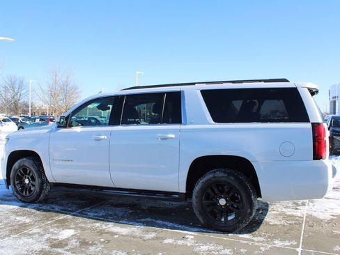 Used 2019 Chevrolet Suburban LT image 4
